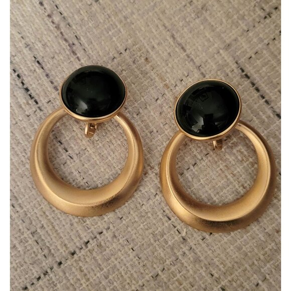 Vintage Trifari Black & Gold Clip-On Earrings & Statement Bead Necklace Set - Picture 4 of 12